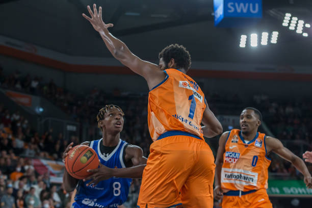 他凭借敏捷 他凭借敏捷