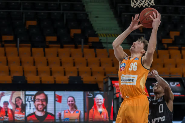 断其与队友 断其与队友