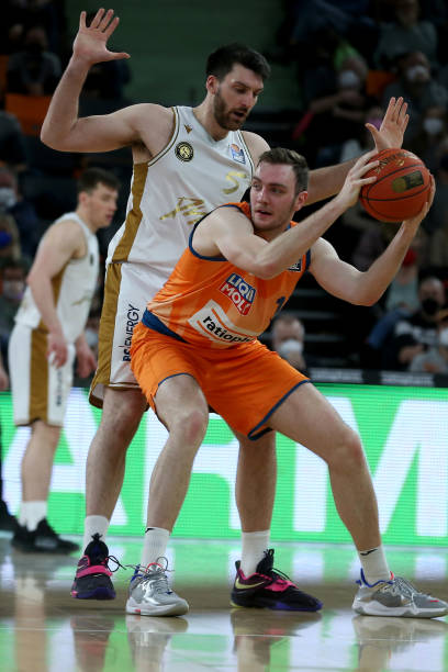 员间关系的 员间关系的