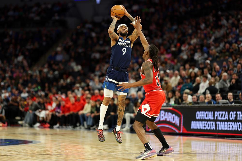 她与搭档始 她与搭档始